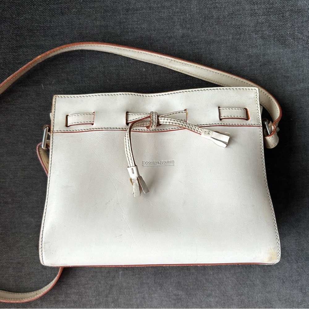 VINTAGE DOONEY & BOURKE TASSEL ALTO MEDIUM SHOULDER PURSE TOTE CREAM ITALY